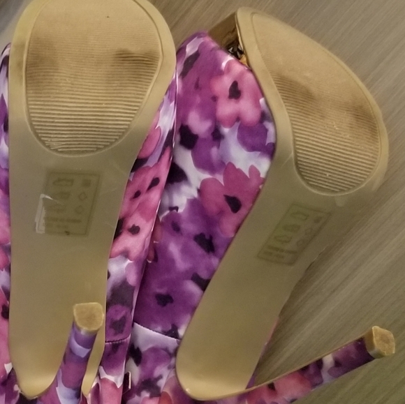 Heels - Picture 2 of 2